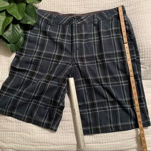 Men’s 38” O’NEILL beach shorts.